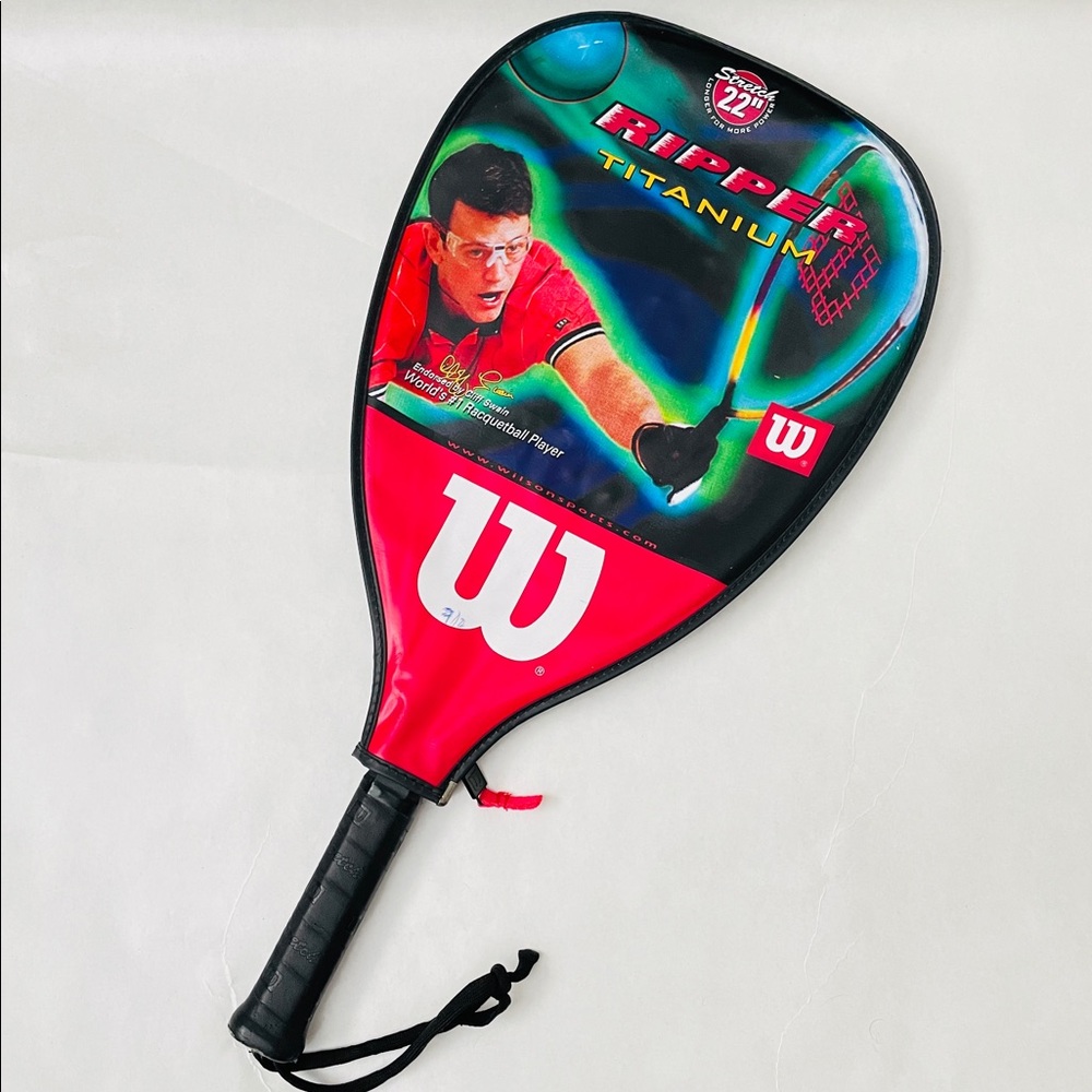 Wilson Titanium Tennis Recruit, Comes with its case..